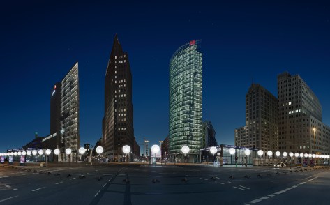 3038034-inline-s-1-these-brothers-built-a-new-berlin-wall-out-of-8k-balloons